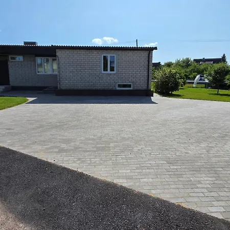 Pihtla Poik Kuelalistemaja #2 Kuressaare