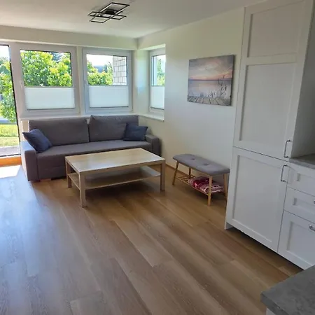 Pihtla Poik Kuelalistemaja #2 * Kuressaare