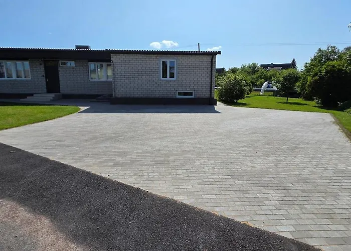 Pihtla Poik Kuelalistemaja #2 Kuressaare