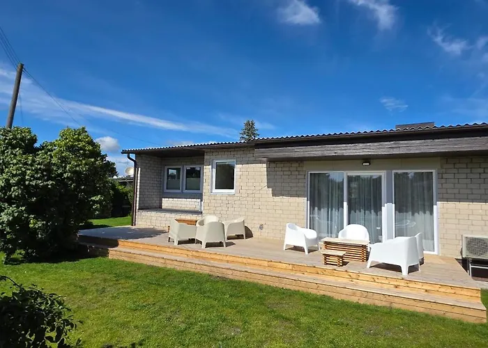 Pihtla Poik Kuelalistemaja #2 * Kuressaare